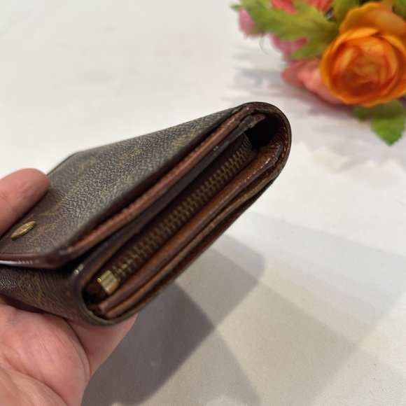 Authentic Louis Vuitton Brown Monogram Wallet - Picture 4 of 13
